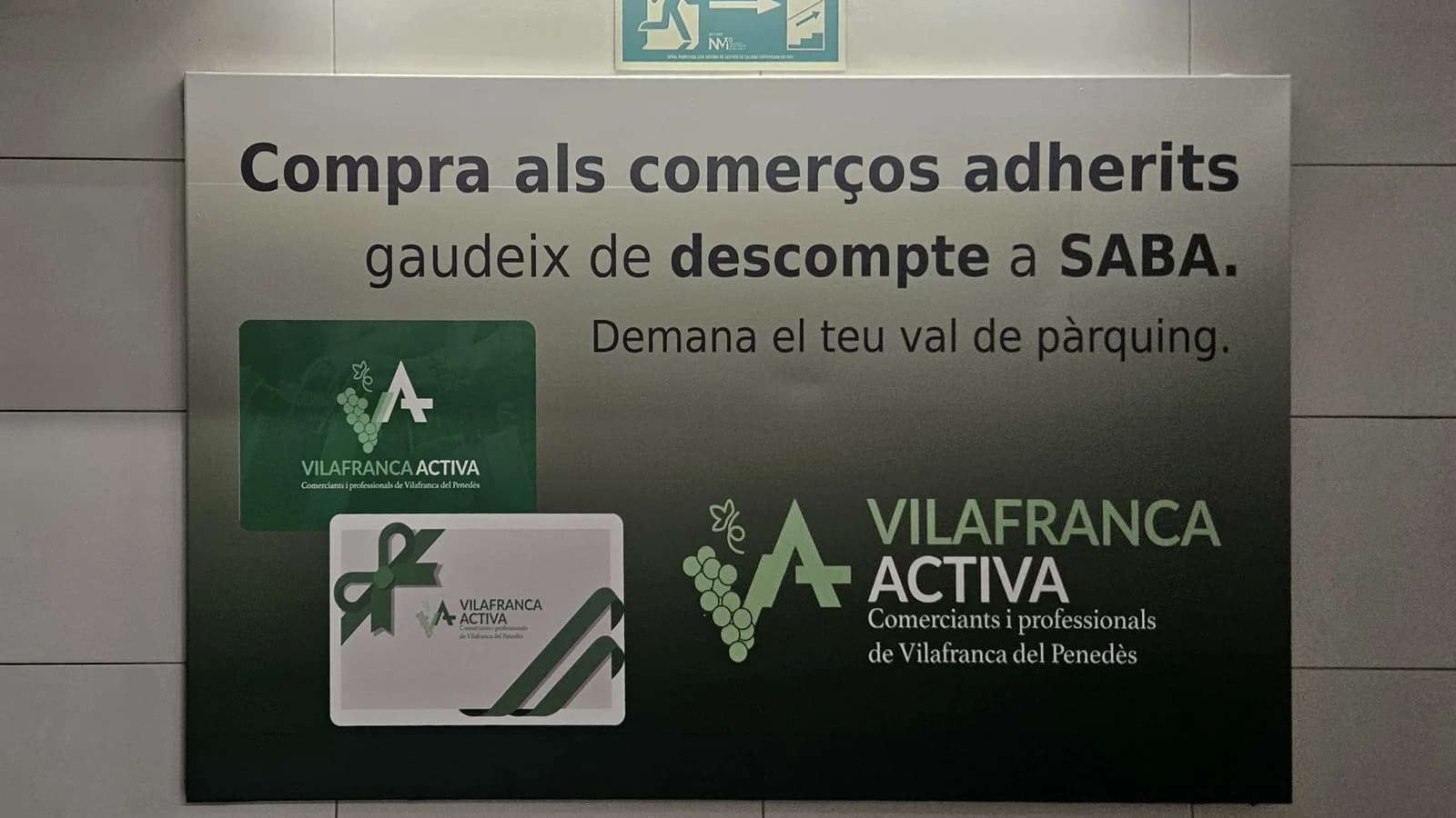 Panel de Vilafranca Activa con información de los descuentos en el aparcamiento SABA.